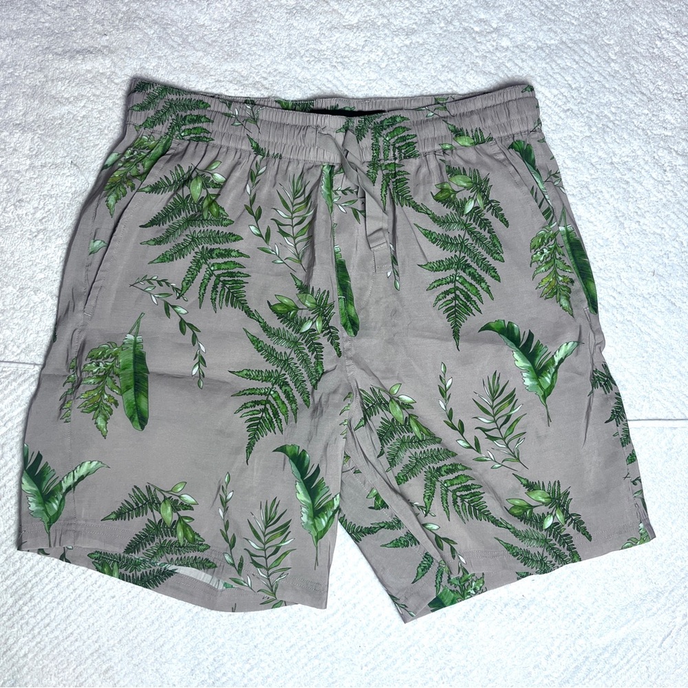 Guess Men’s Lightweight Tropical Beach Vacation Leaf Print Shorts